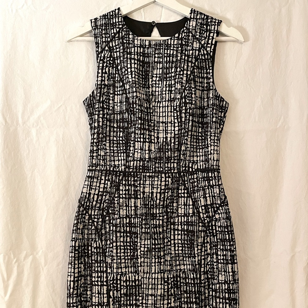 H&M - Women’s Sleeveless Fitted Black, Gray & White Dress w/back zipper - size 4